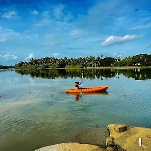 Hotel Silent River, Thalayolaparambu